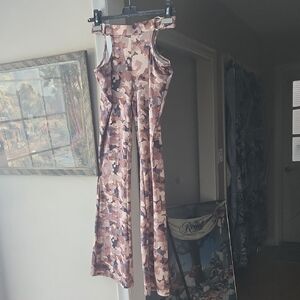 Sexy naked hips super soft & stretchy bell bottom leggings by Shein